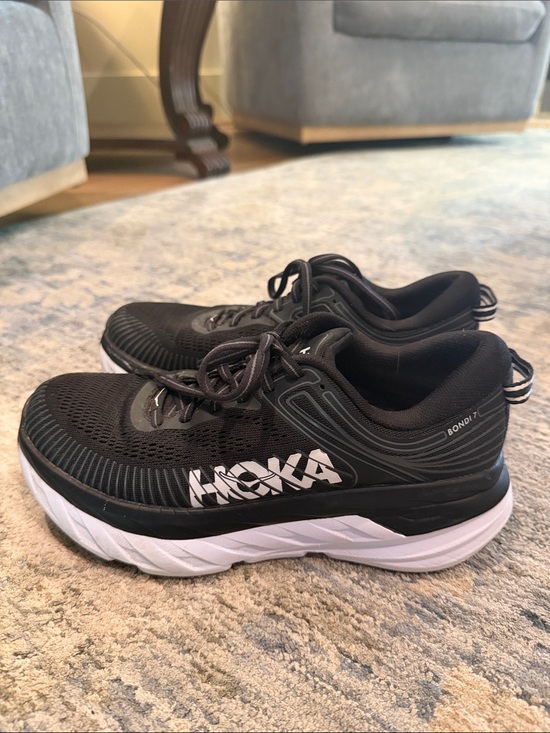 Hoka Shoes - Hoka Bondi 7 Black with White Logo Running Shoes size 6.5 WOMEN